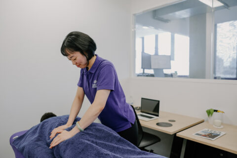 Taking Care Mobile Massage Therapist for Corporate Massage