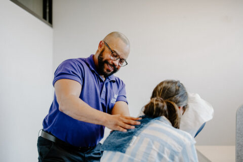 Taking Care Mobile Massage Therapist for Corporate Massage