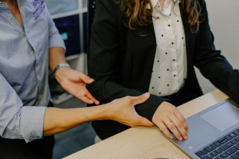 Taking Care Mobile Massage Therapist for Corporate Massage